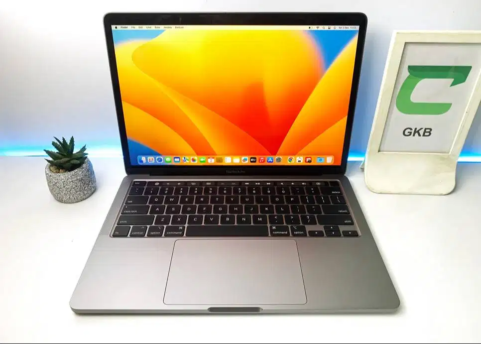 Macbook Pro 2020 Touchbar Touch ID Retina Super Mulus Luxur CycleCount