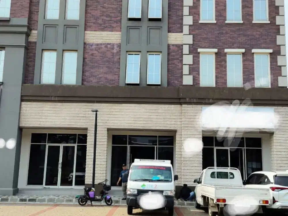 Ruko 3 Lantai Boston Riverview PIK ada rootop