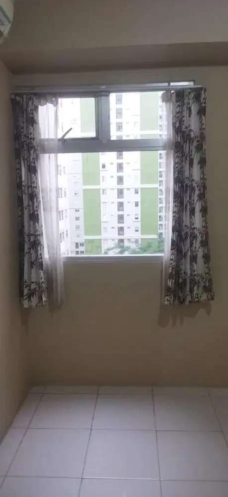 Disewakan per Tahun pemilik langsung T.Jasmine unfurnished dengan 2 AC