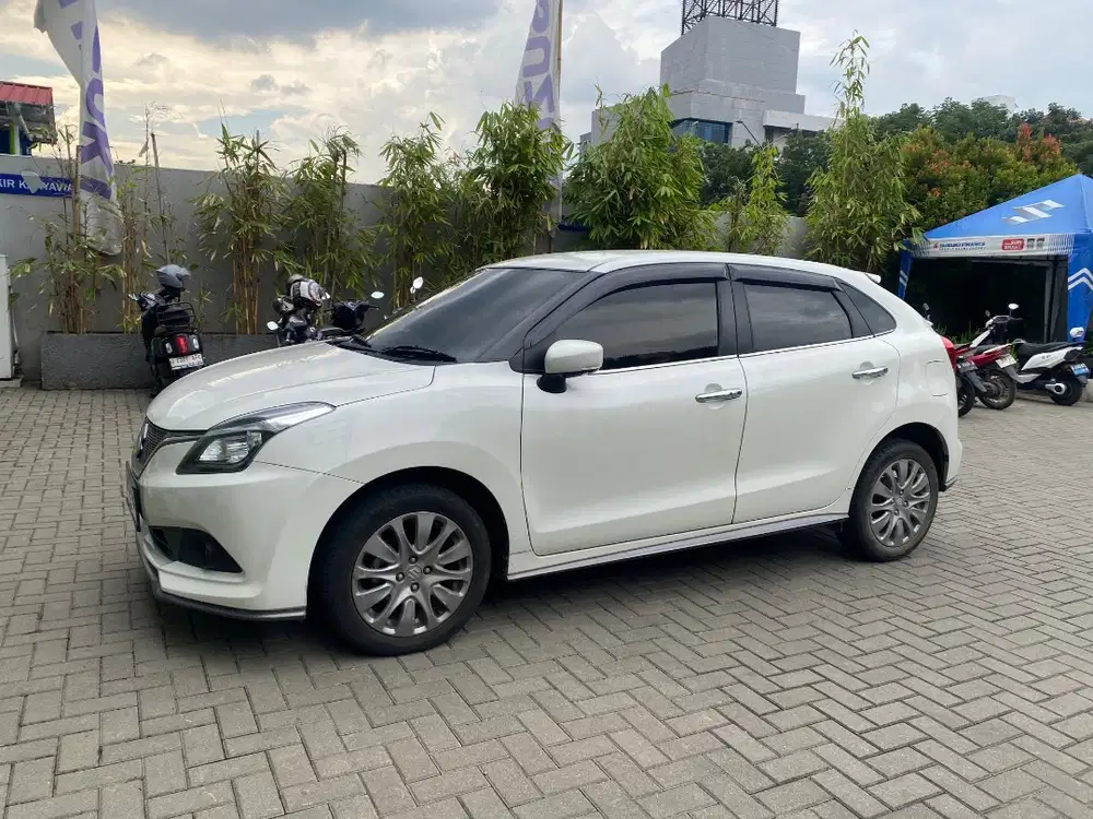 Tangan pertama Baleno putih 2019 (mulus, km rendah)