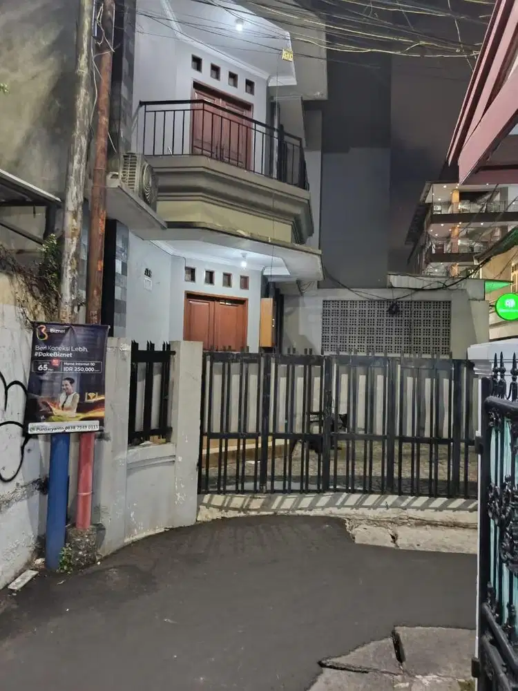 Rumah 2 Lantai Luas & Siap Huni – Lokasi Strategis dekat Binus Syadan