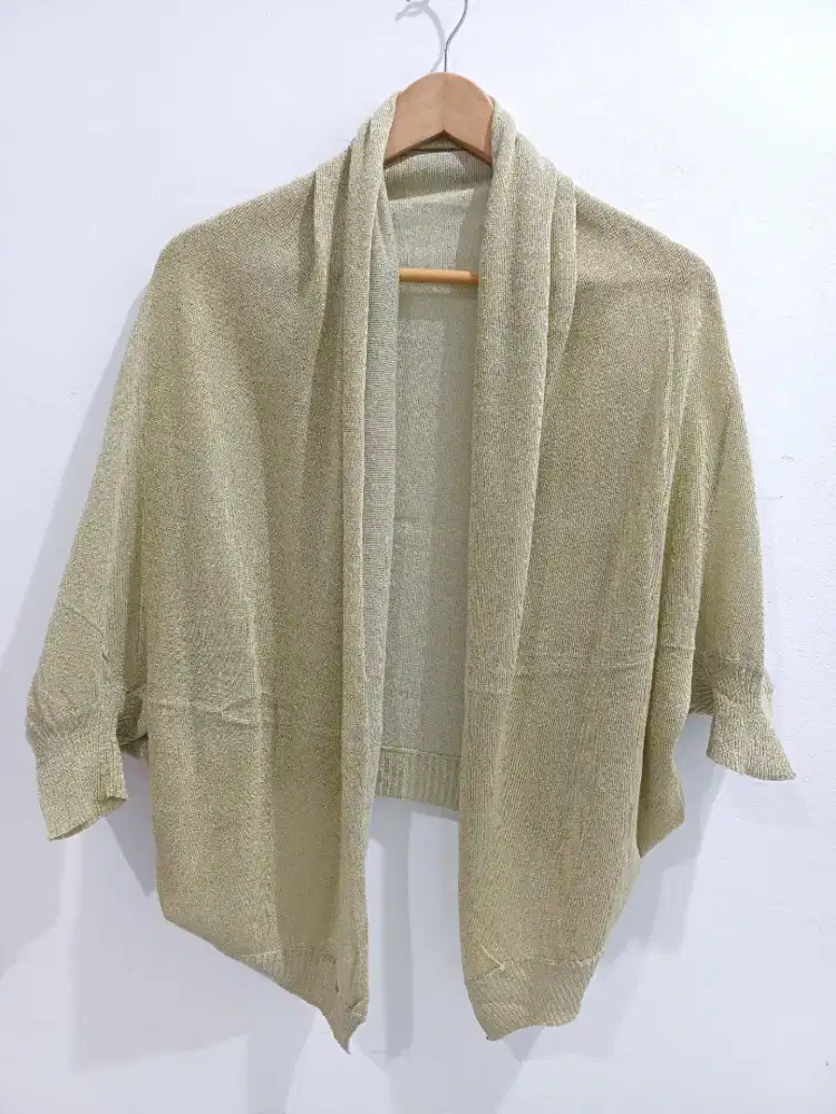 Outerwear warna ke-emasan