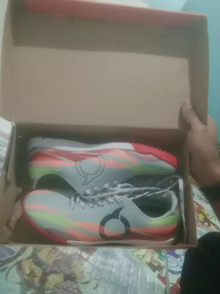 Sepatu futsal ortuseight