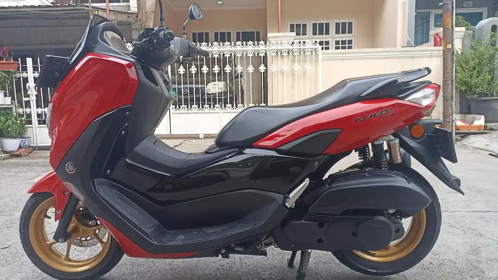 Yamaha NMAX tahun 2023 ( pajak telat 1x ).