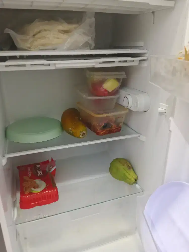 Kulkas hisense 1 pintu kondisi normal semua