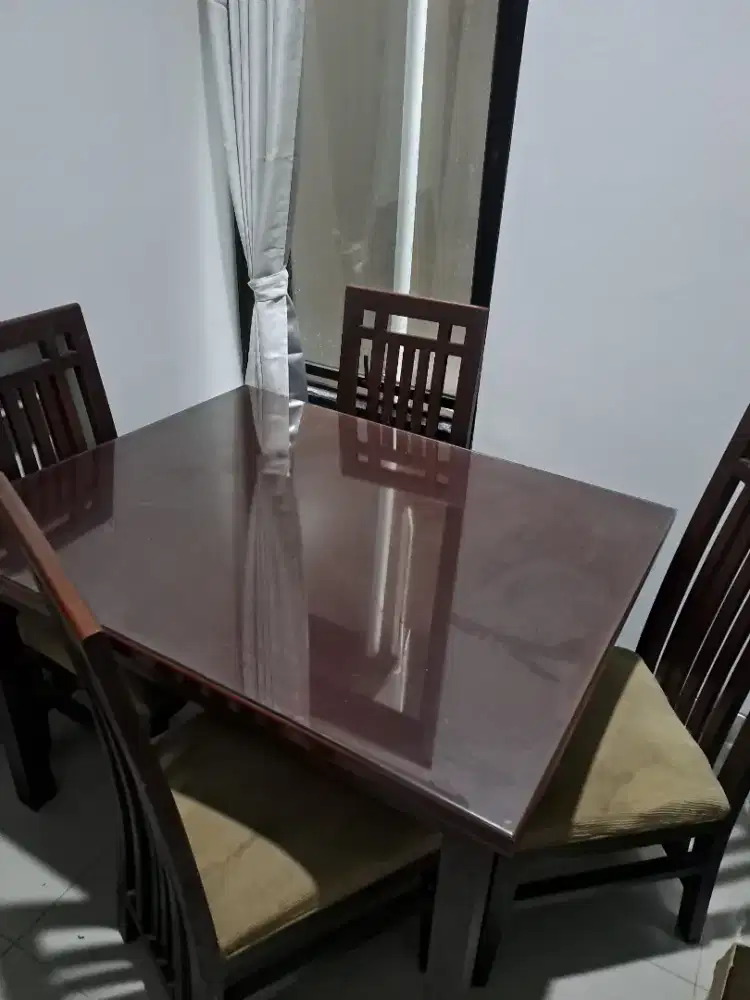Meja Makan Kayu Mahoni