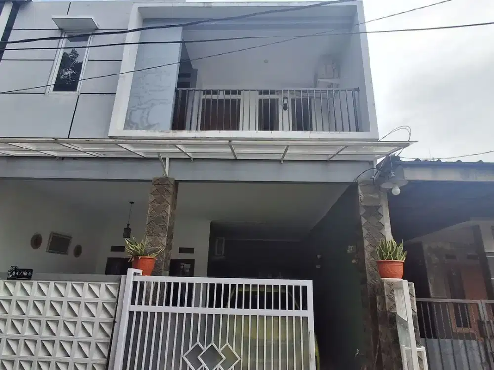 Rumah 2 Lantai SHM 15 menit ke Terminal Cibinong Hadap Utara J-39341