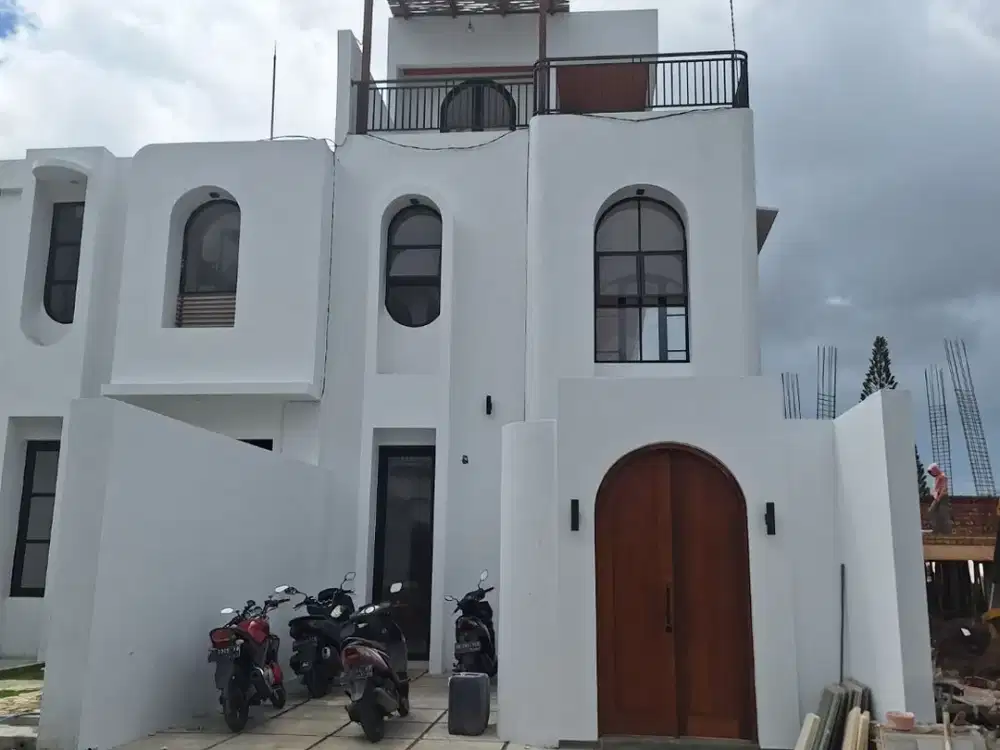 VILLA BARU 3 LANTAI DENGAN PEMANDANGAN LAUT DAN TELUK BENOA BALI