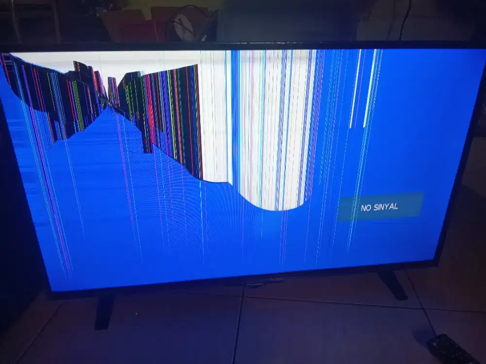 Tv Led panasonic 40 in type 40c305g  pecah