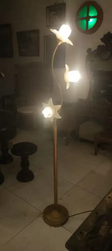 Lampu Hias Besi dan Kaca Halus