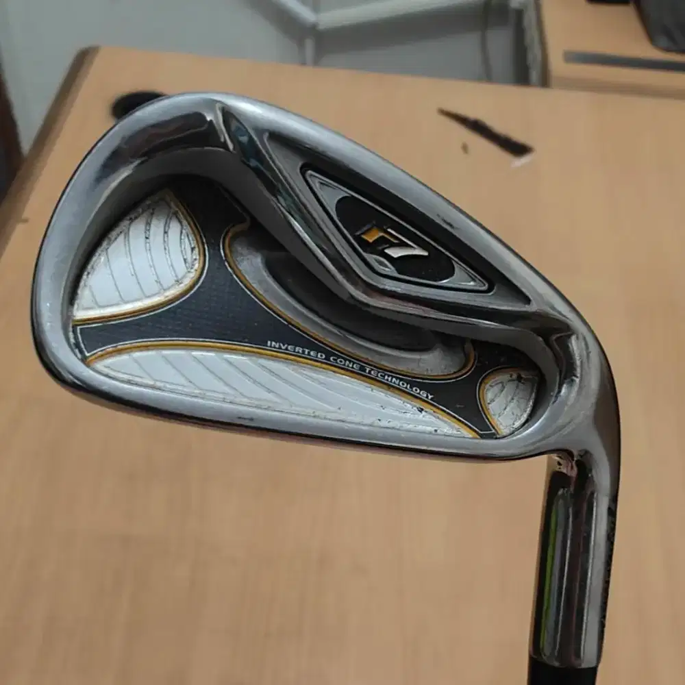 TAYLORMADE R7 (2005-2006) IRON SET 4i-Pw | Shaft, Grip & Iron Covers