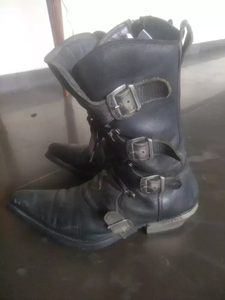 Sepatu newrock lancip