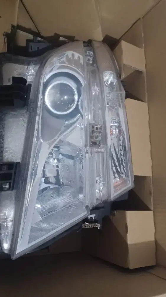 1 pasang lampu depan elgrand 2012