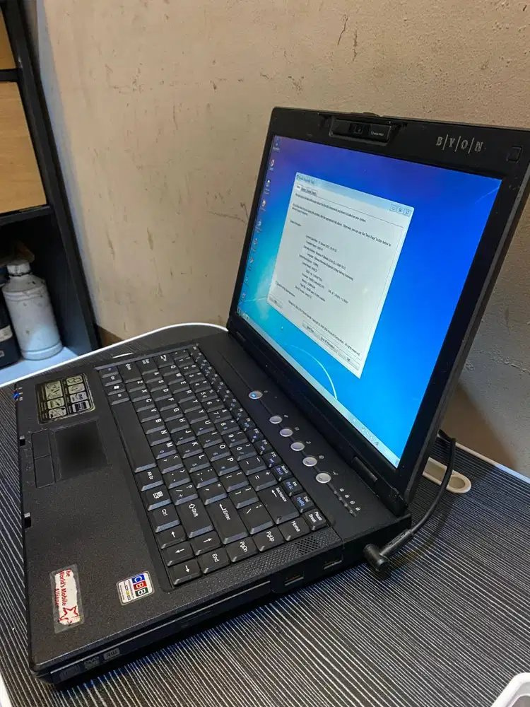 Laptop BYON M31W mulus baterai lcd keyboard normal