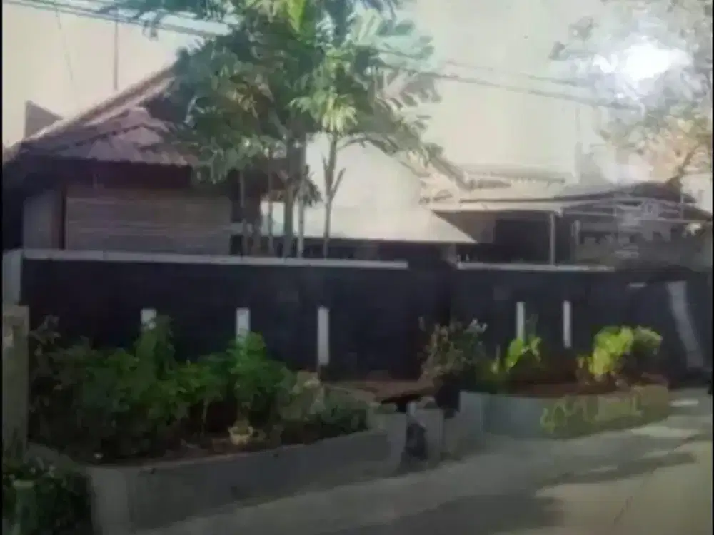 Rumah 2 Lantai Berlokasi Strategis Dekat Fasilitas Umum di Salemba Jakarta Pusat - Siap Huni