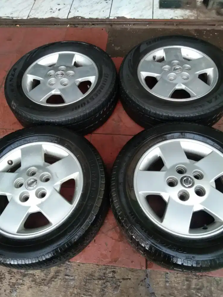 Oem nissan serena ring 15