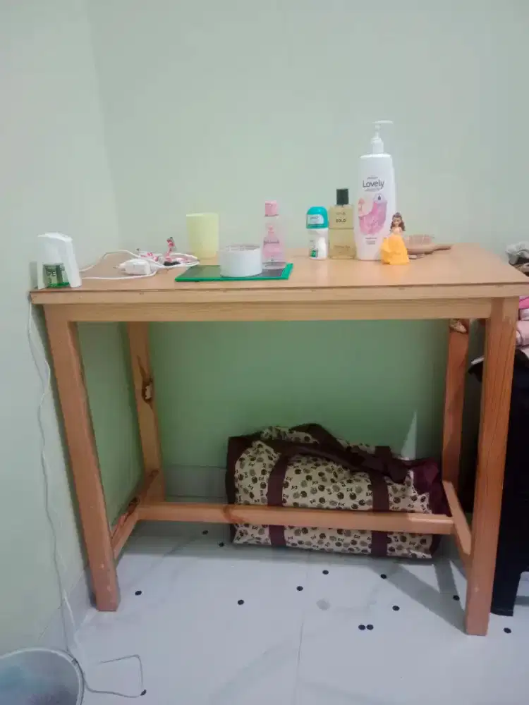 Meja kamar obral