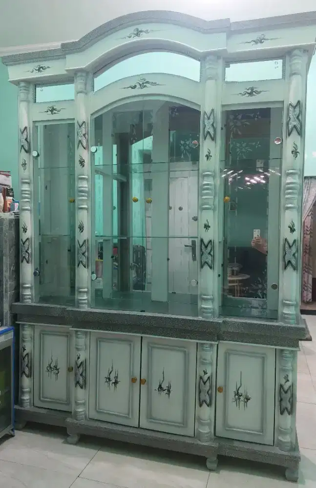 Lemari Kristal Kaca Transparan