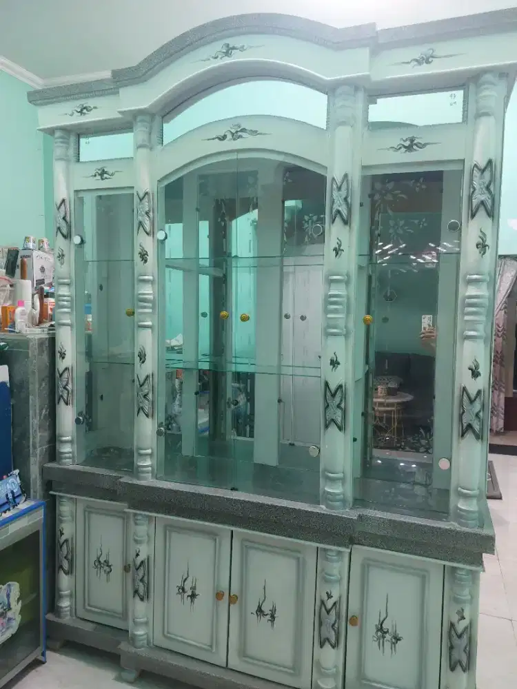 LEMARI HIAS TRANSPARAN