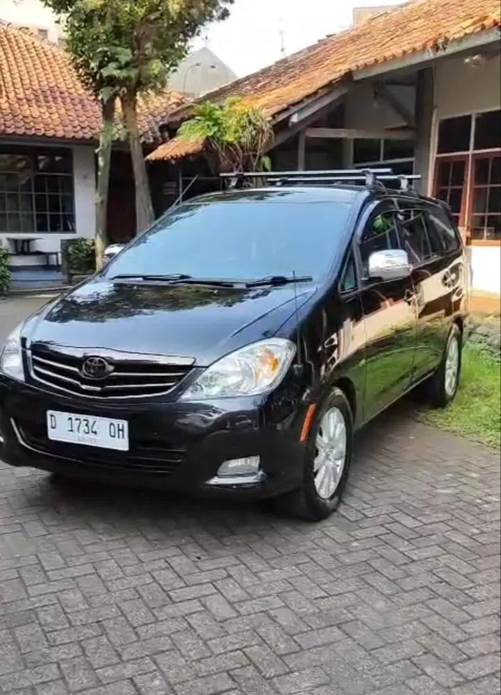 Toyota Innova G Diesel Automatic - 2010