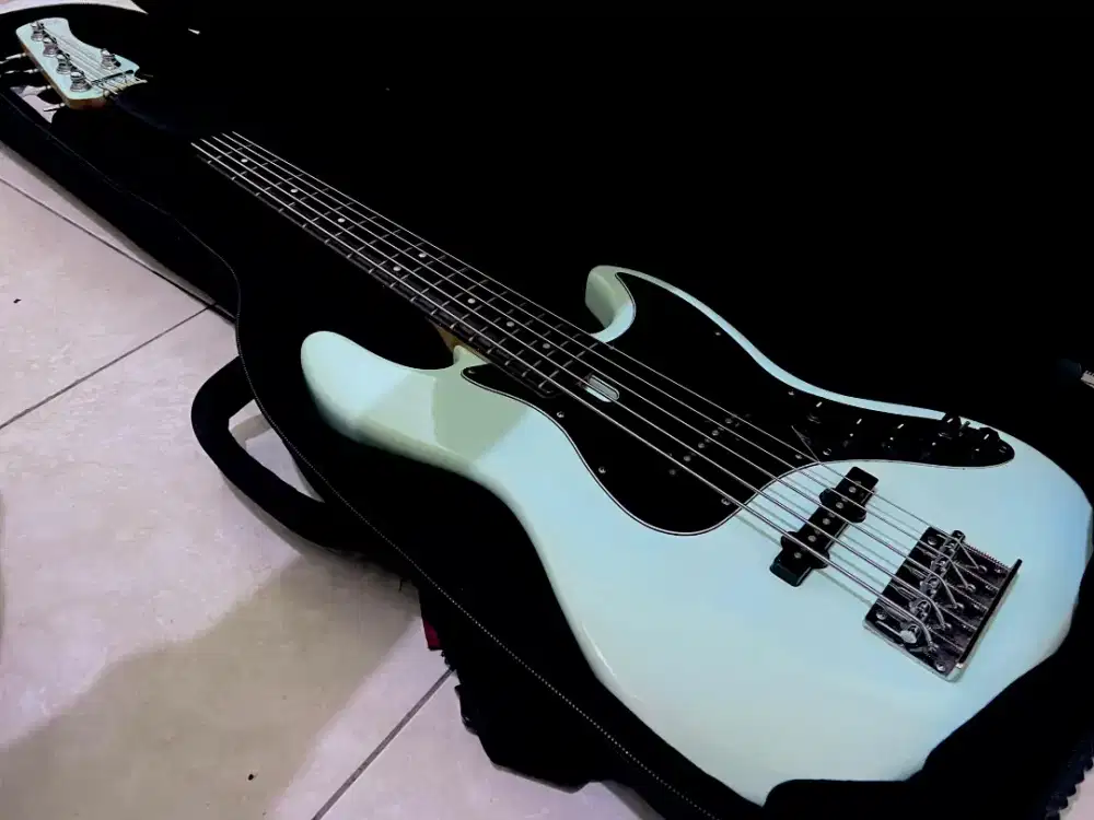 Sire V3 Marcus Miller bonus gigbag