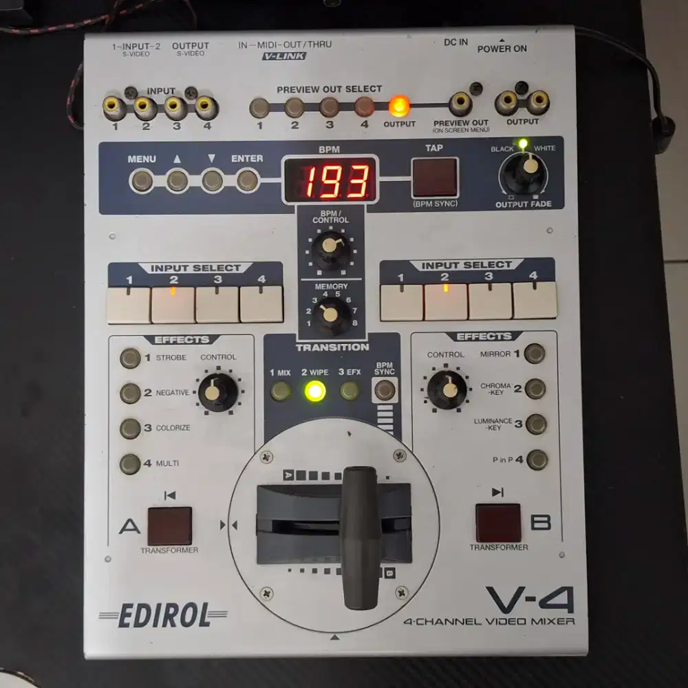Roland edirol v4 video mixer