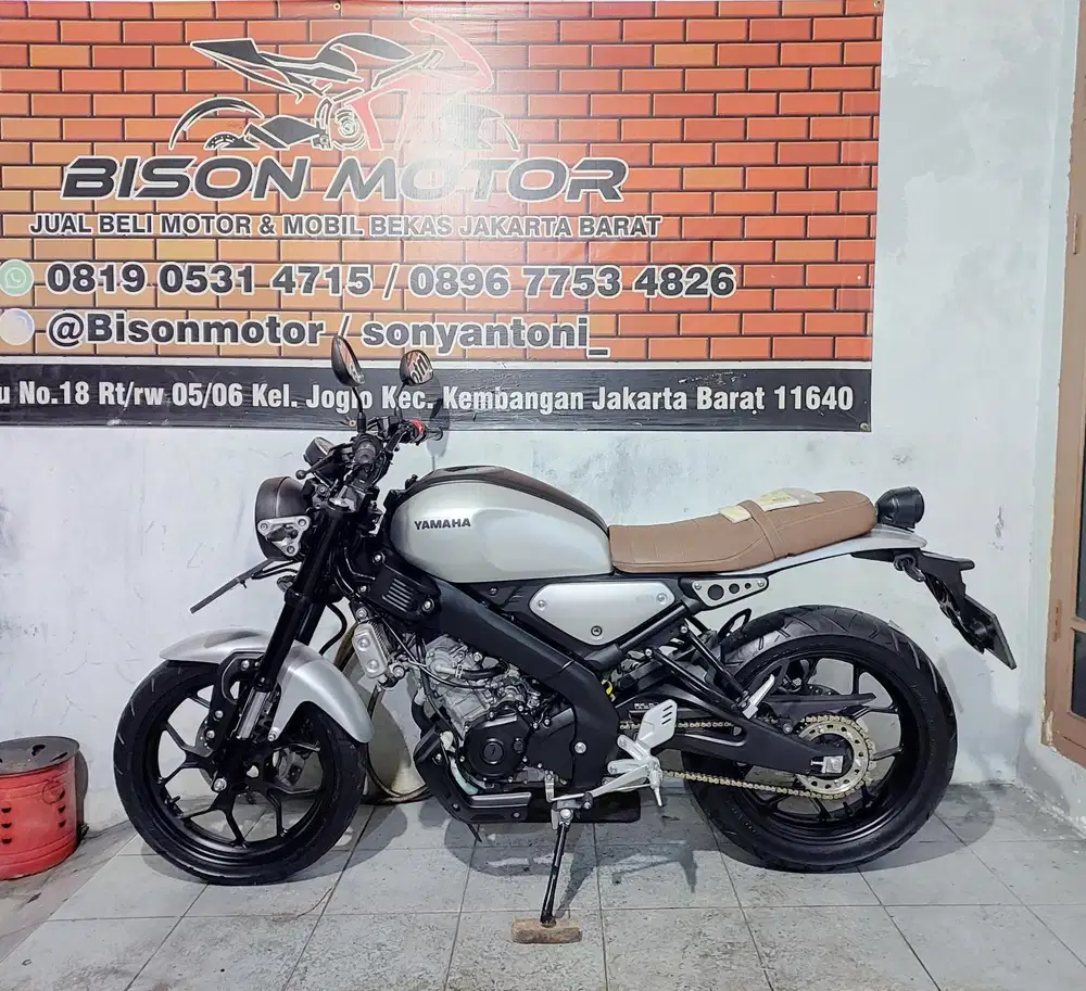 YAMAHA XSR 155 VVA USD TAHUN 2022 MEWAH WARNA SILVER