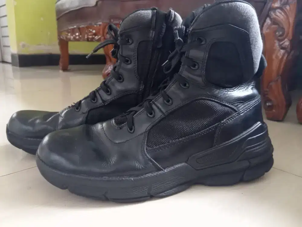 Sepatu Pria Bates Full Black