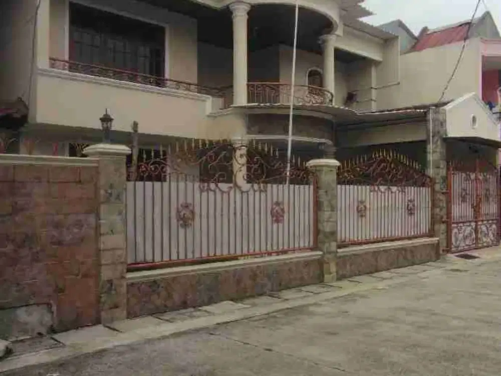 rumah besar dan terawat di duren sawit Jakarta Timur