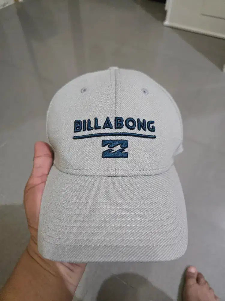 Topi Billabong dan No Fear