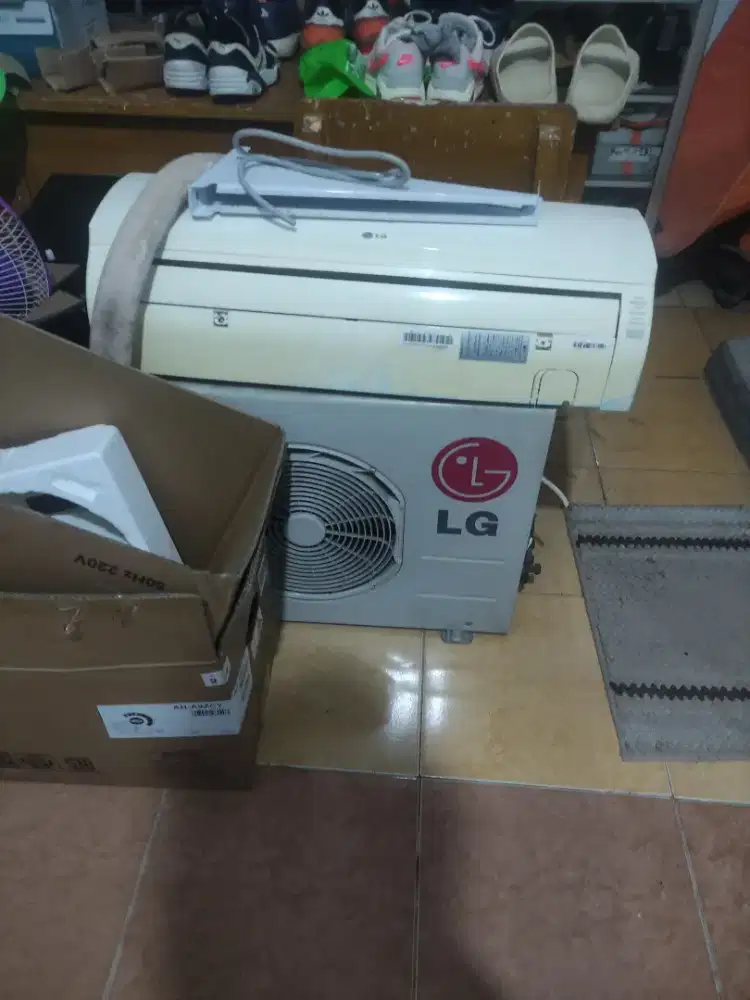 JUAL 2 UNIT AC CABUTAN HIDUP KONDISI MASI DINGIN SEKALI BISA DNEGOIN