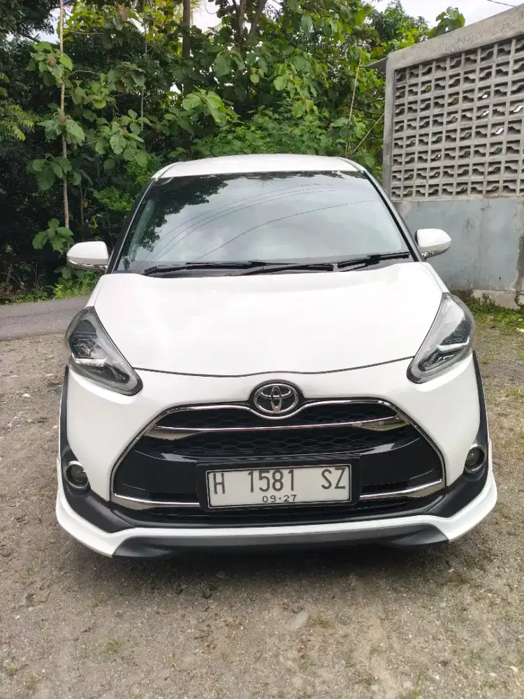 Toyota Sienta matic tipe Q low kilometer