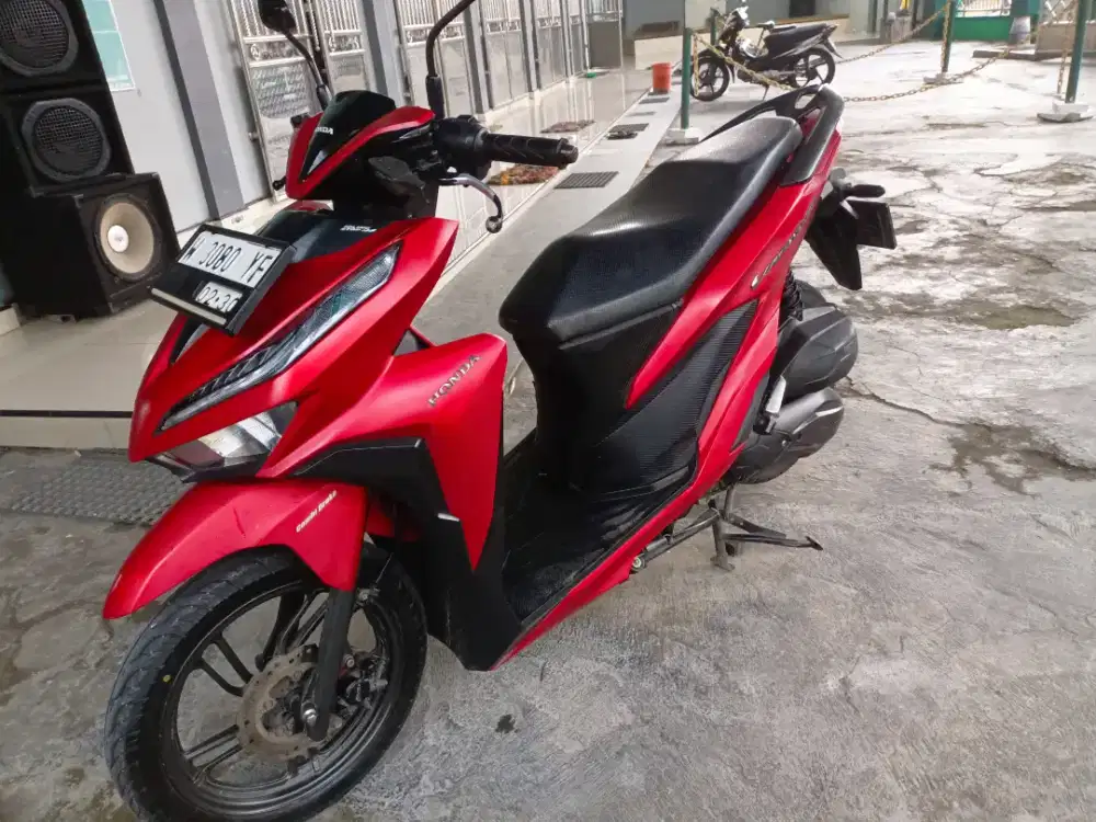 dijual sepeda motor honda vario 150 tahun 2020 warna merah