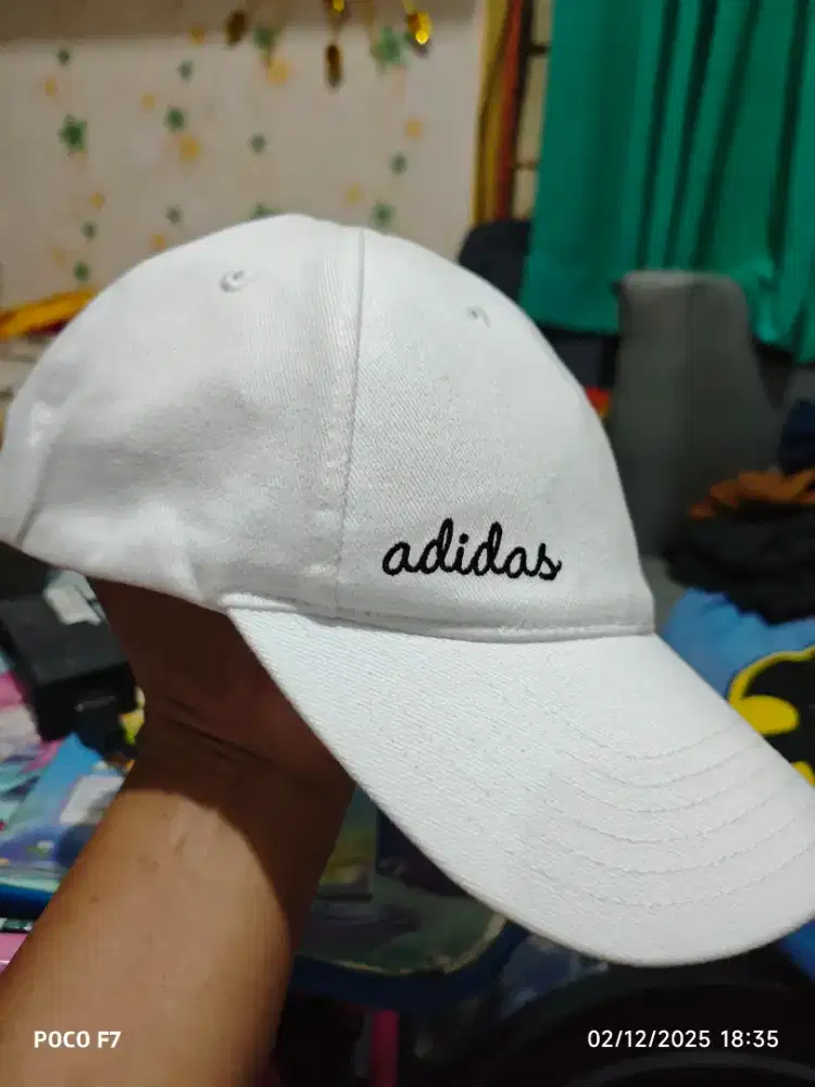 Topi Adidas putih