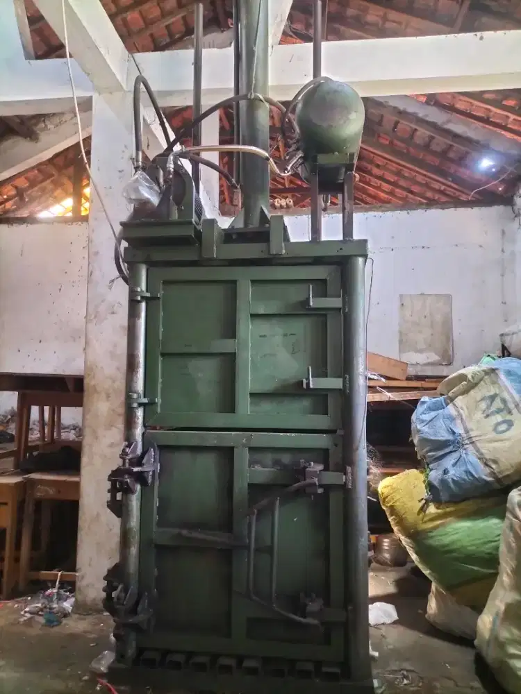 Mesin Press kertas dan plastik