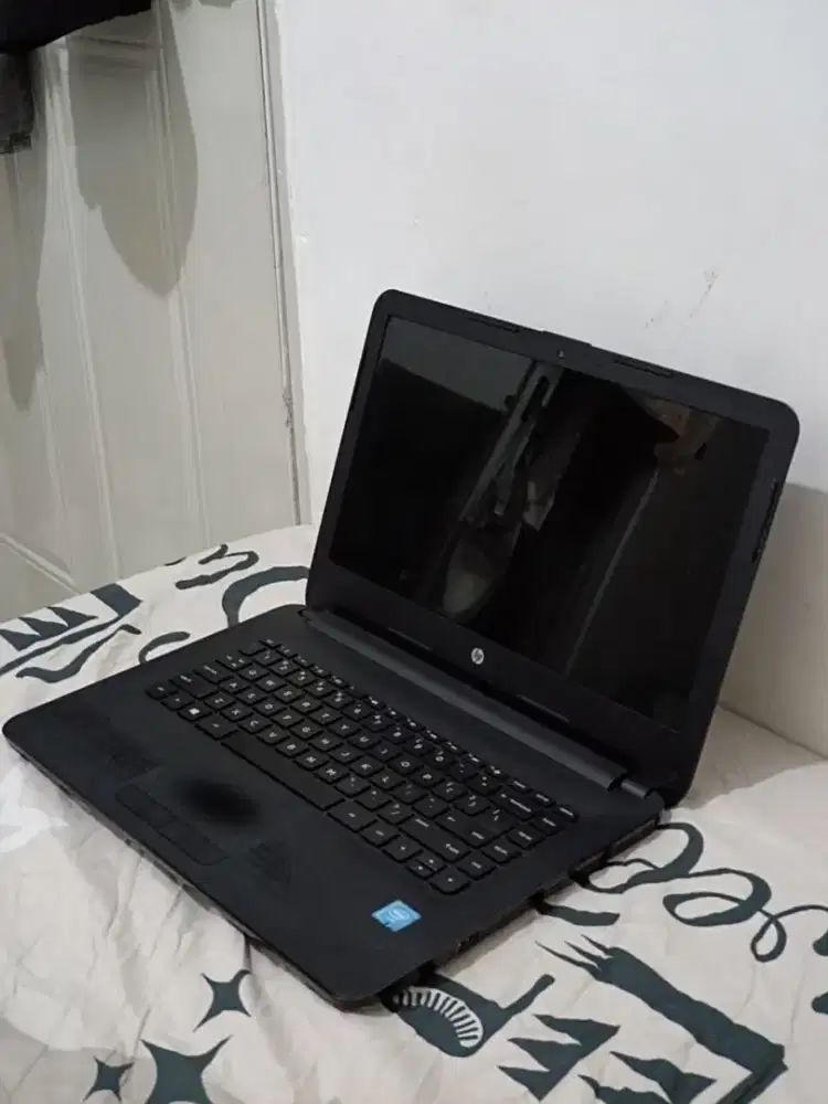Laptop HP Notebook 14-AM517TU Intel Celeron 3060