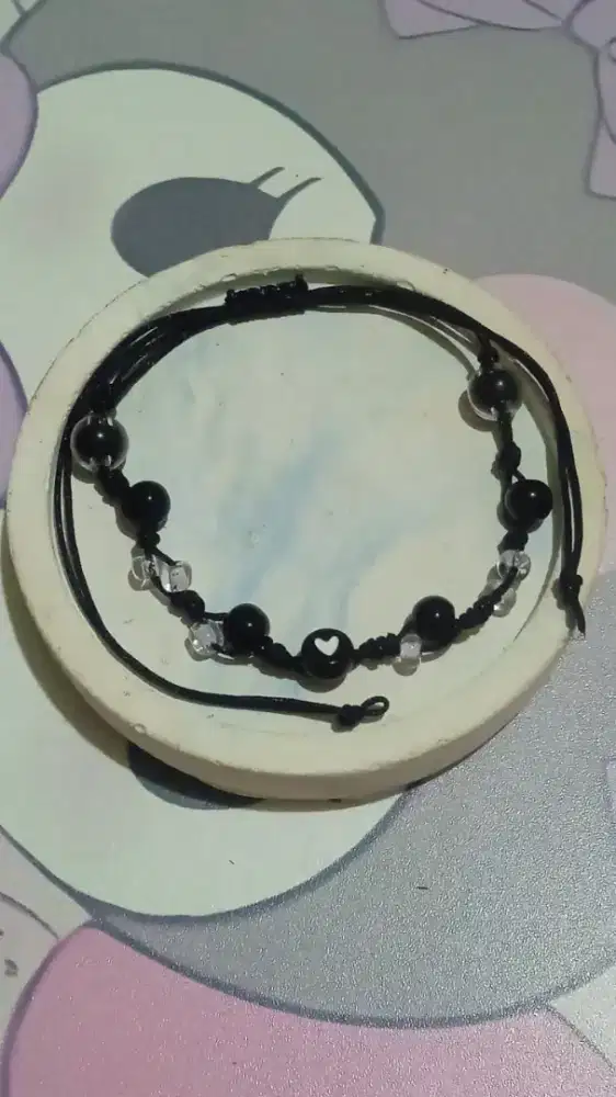 gelang serut tali giok aesthetic