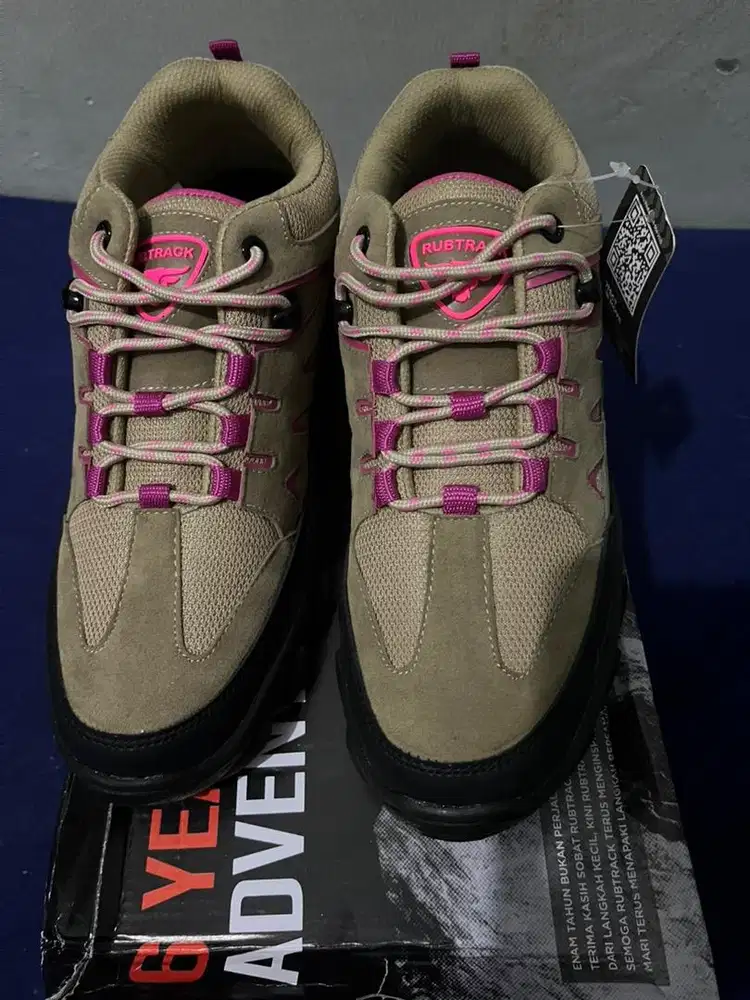 Sepatu gunung rubtrack