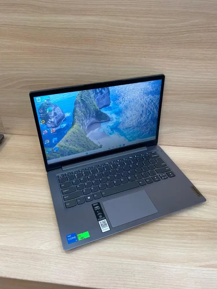 Laptop Lenovo Ideapad Slim 3 Core i3-1215 Ram 8/256 GB