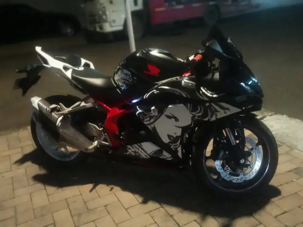 Di jual motor Honda CBR 250
