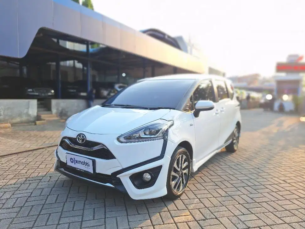 LOW DP Toyota Sienta 1.5 Q Bensin-AT 2021 UMK