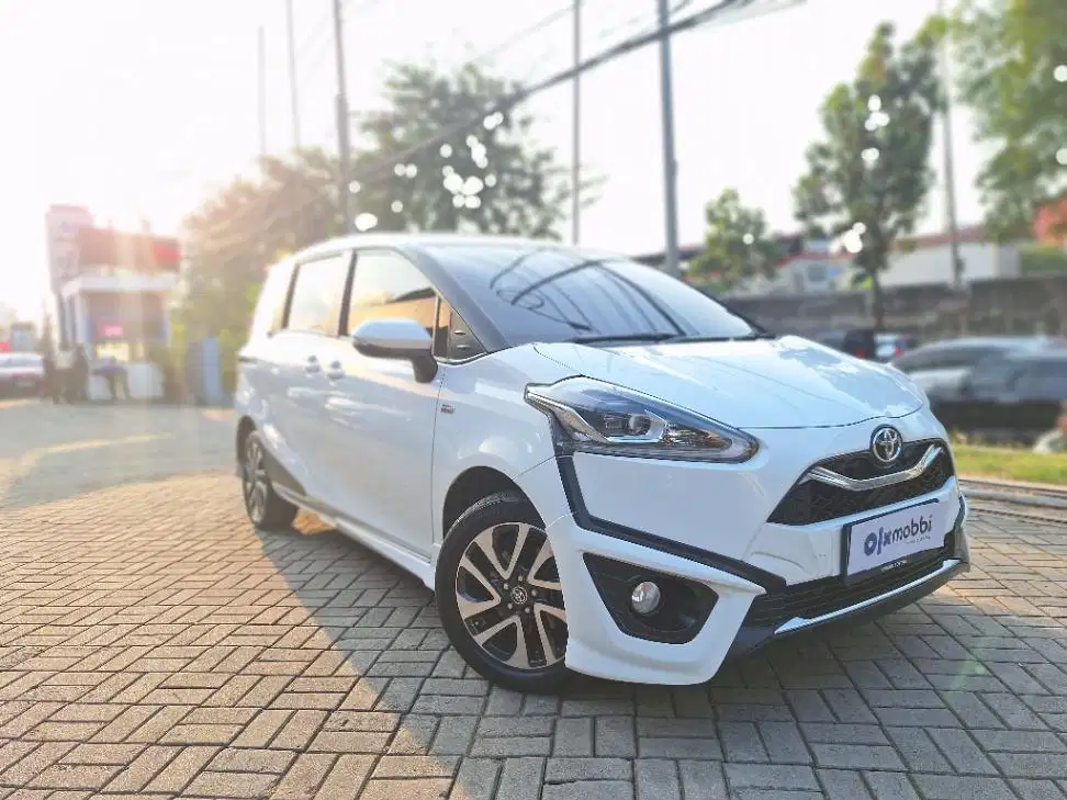 LOW DP Toyota Sienta 1.5 Q Bensin-AT 2021 UMK