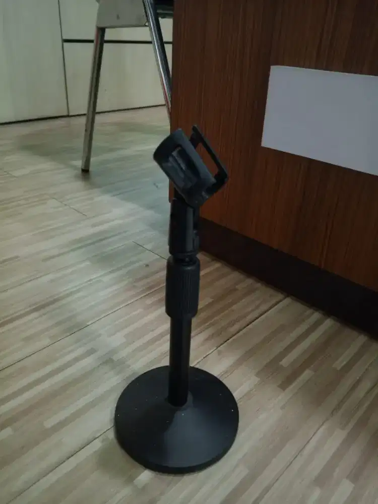 Stand mic minimalis