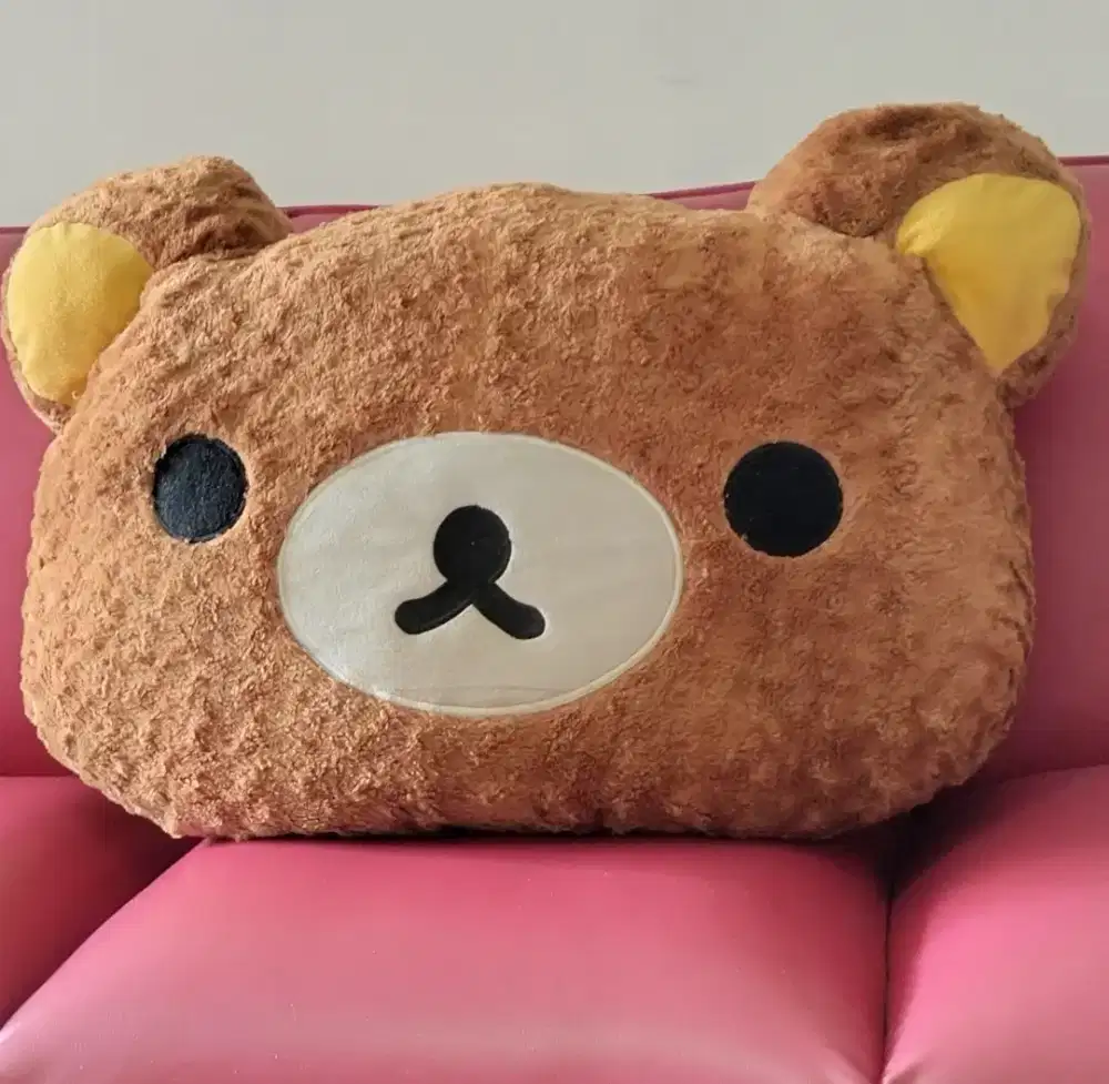 Boneka besar warna coklat