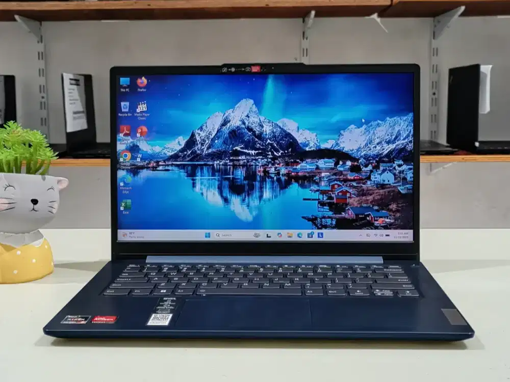 Laptop Lenovo Ideapad 3 14AMN8 AMD Ryzen 3 7320U Ram 8 GB, Normal