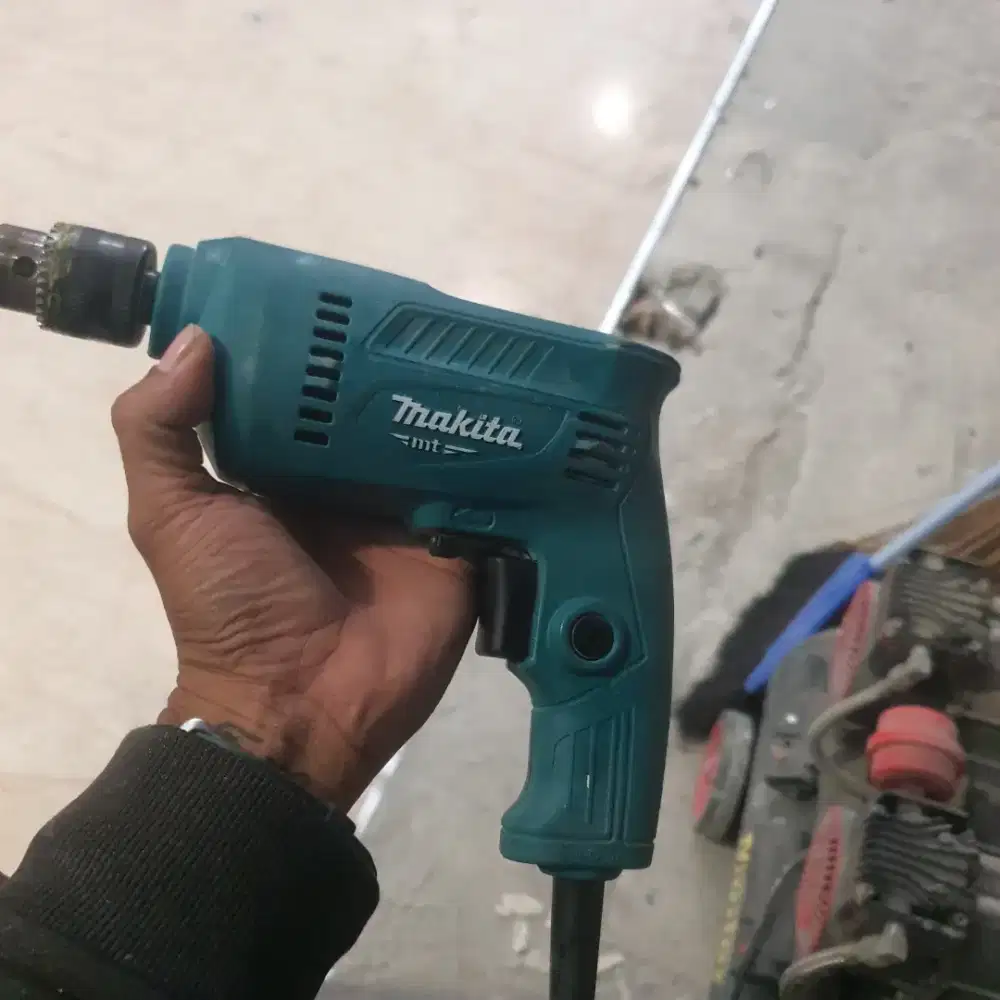 Bor listrik makita M0600B