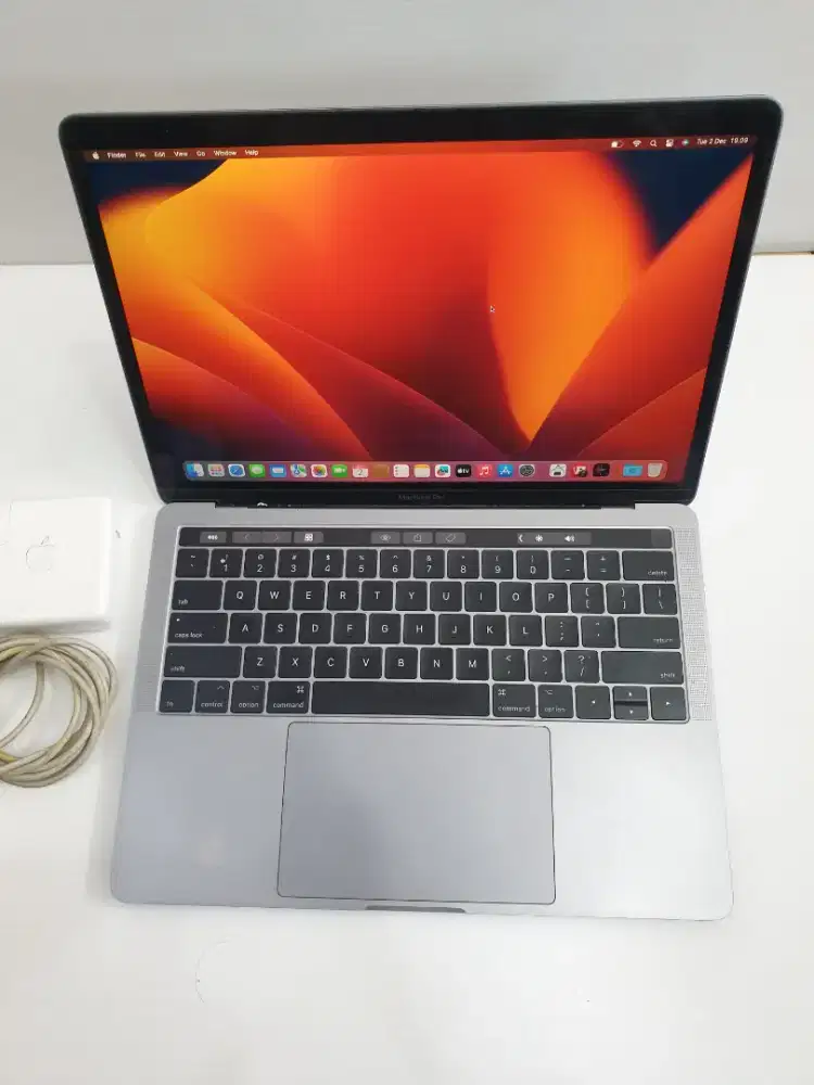 Macbook pro 2017 8/512gb unit dan charger only