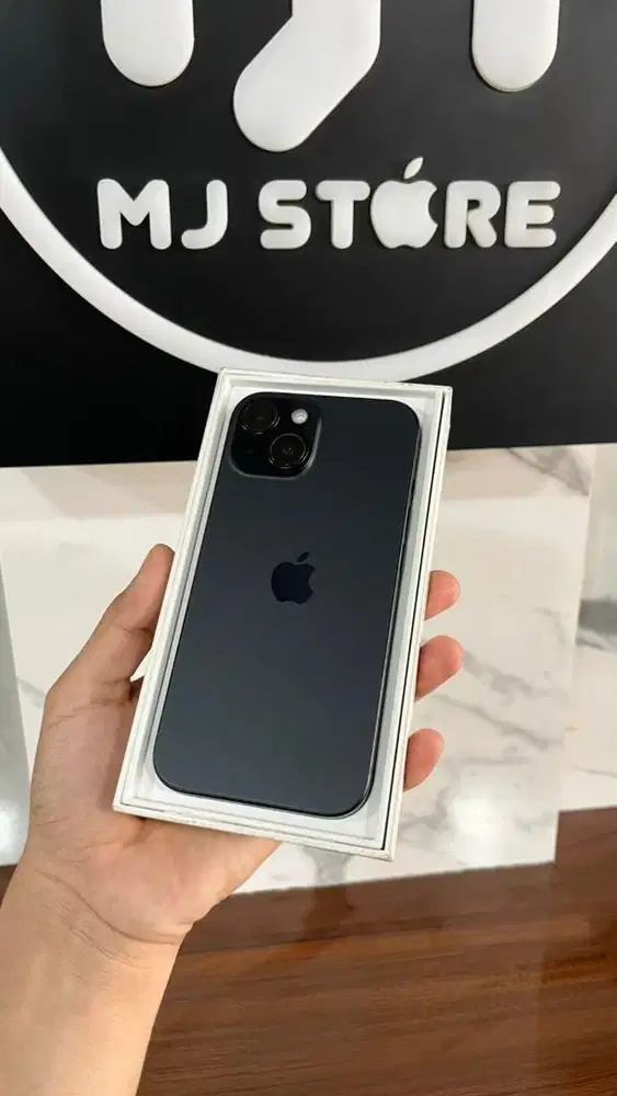 iPhone 15 256 gb iBox bh 100% 2 bulan pakai garansi September 2026