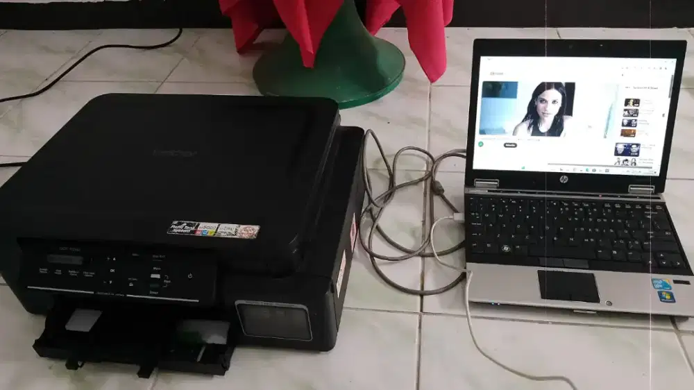 Laptop dan printer scanner brother