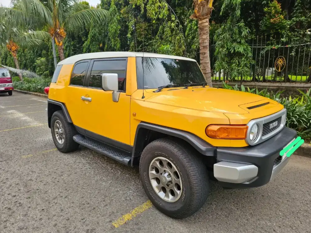 TOYOTA FJ CRUISER (2012)